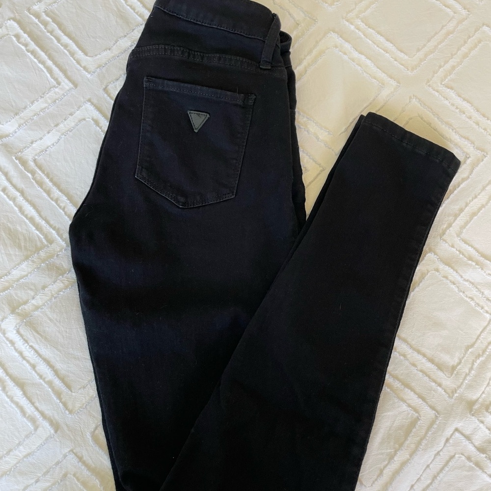 GUESS Sexy Curve Jean in Black